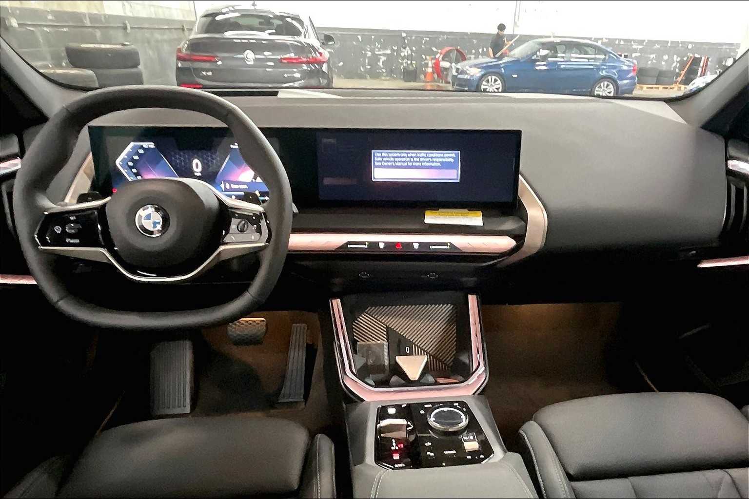 Vehicle image 15 of 32