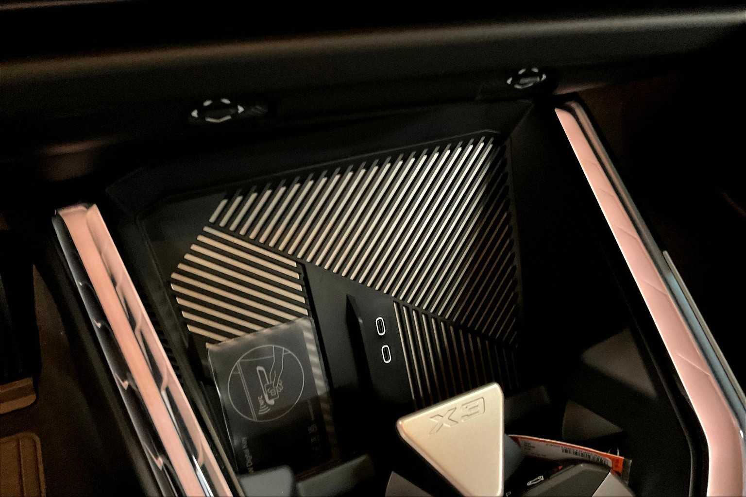 Vehicle image 27 of 32