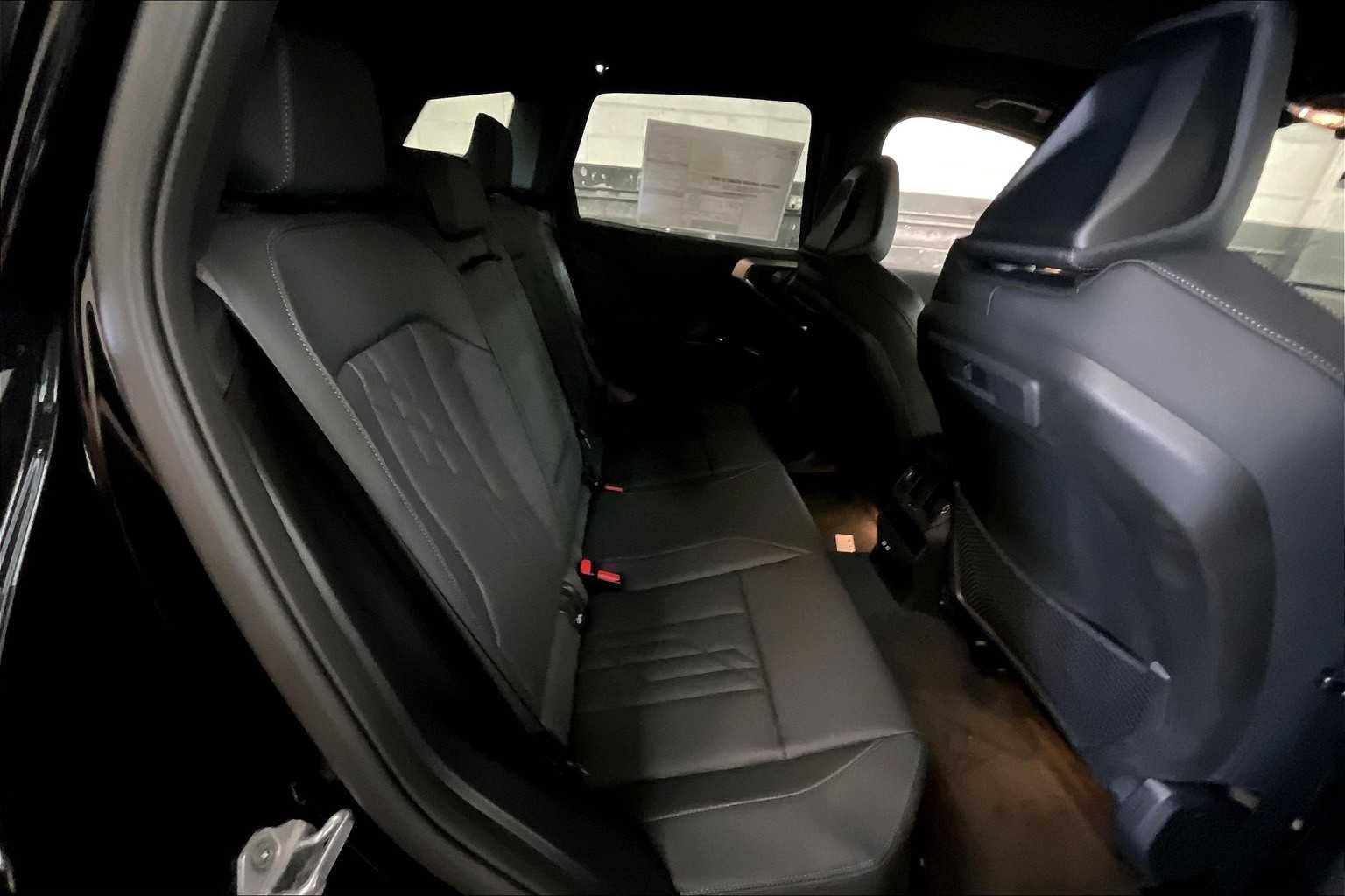 Vehicle image 12 of 32