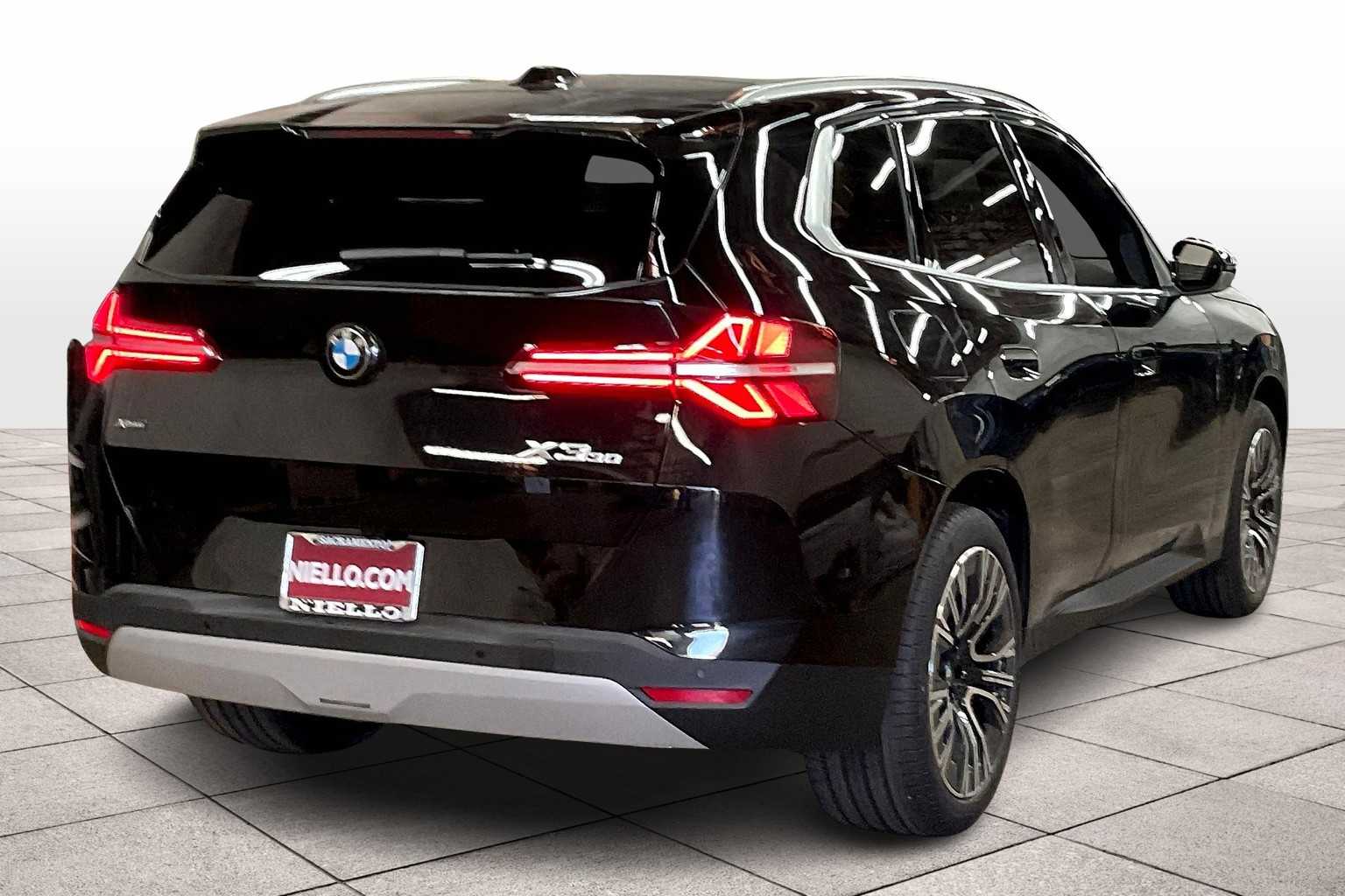 Vehicle image 4 of 32