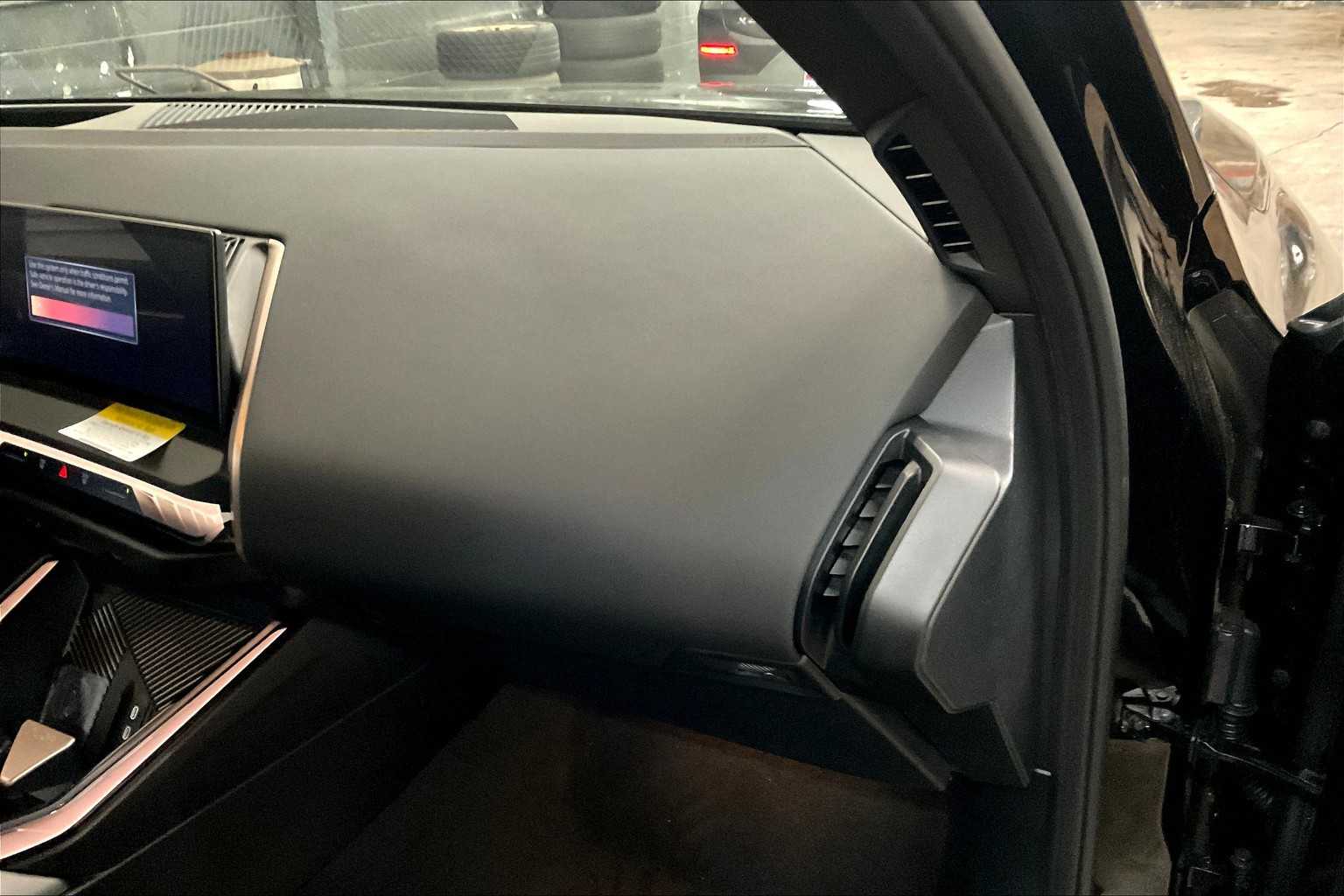 Vehicle image 19 of 32