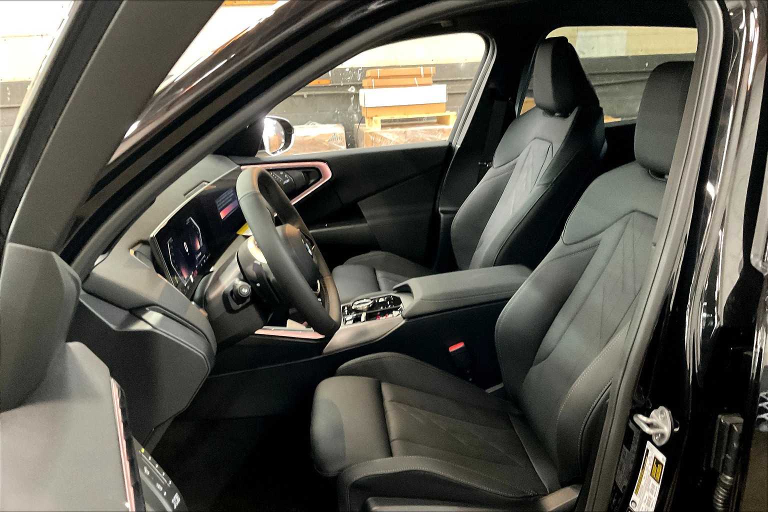 Vehicle image 13 of 32