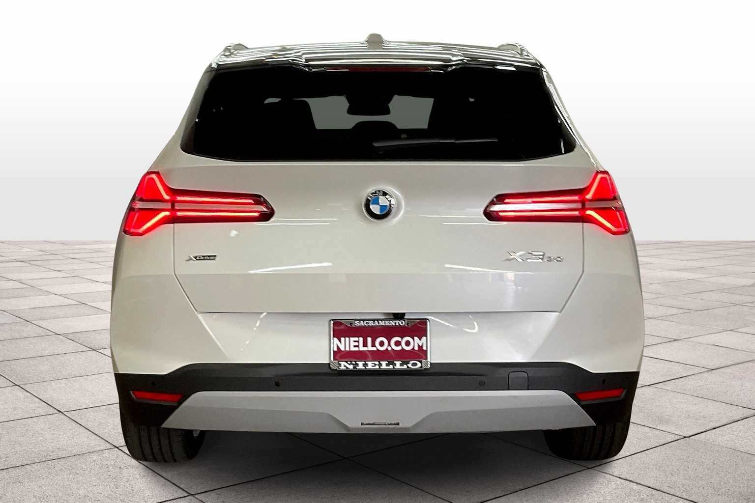 Vehicle image 5 of 32