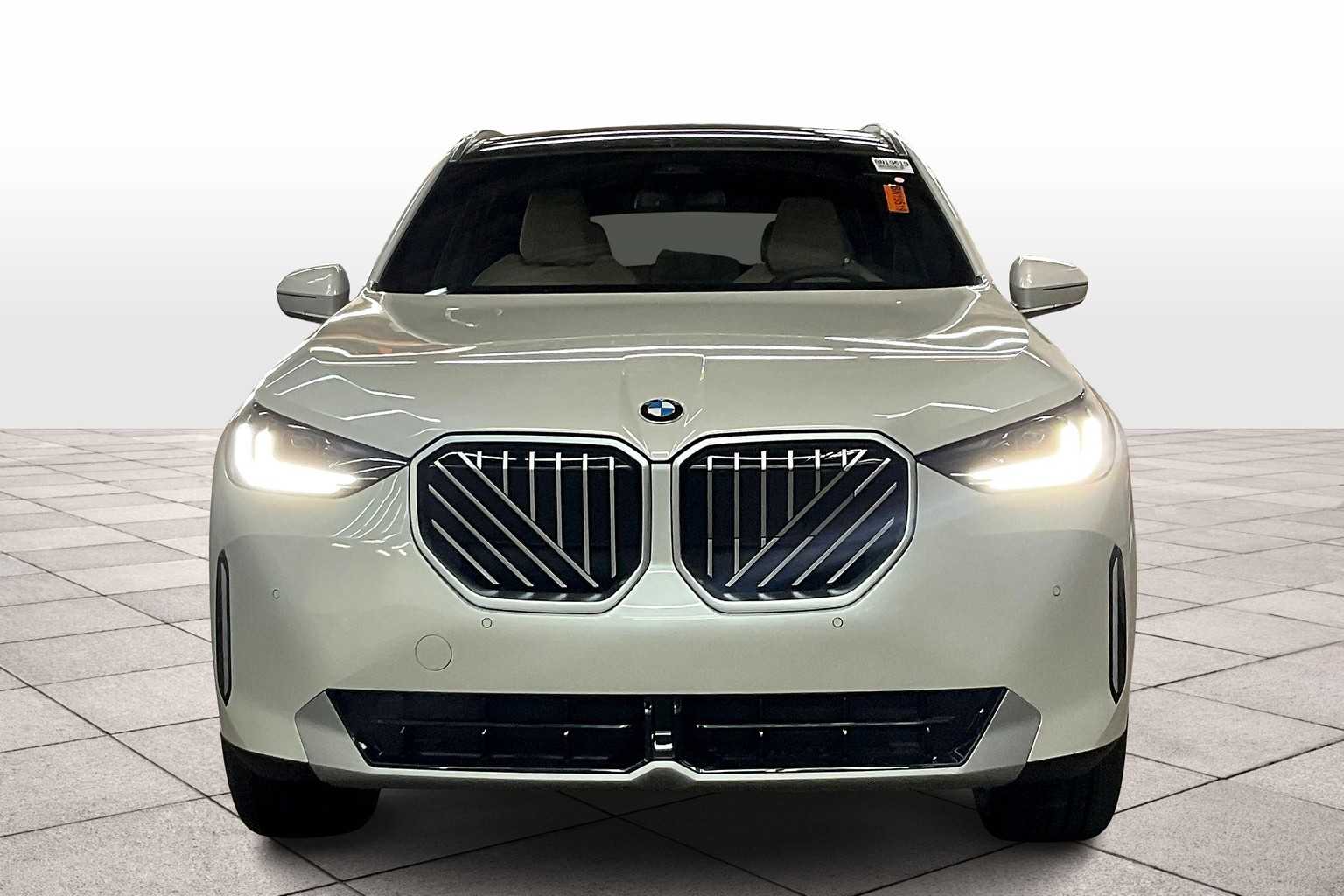 Vehicle image 2 of 32