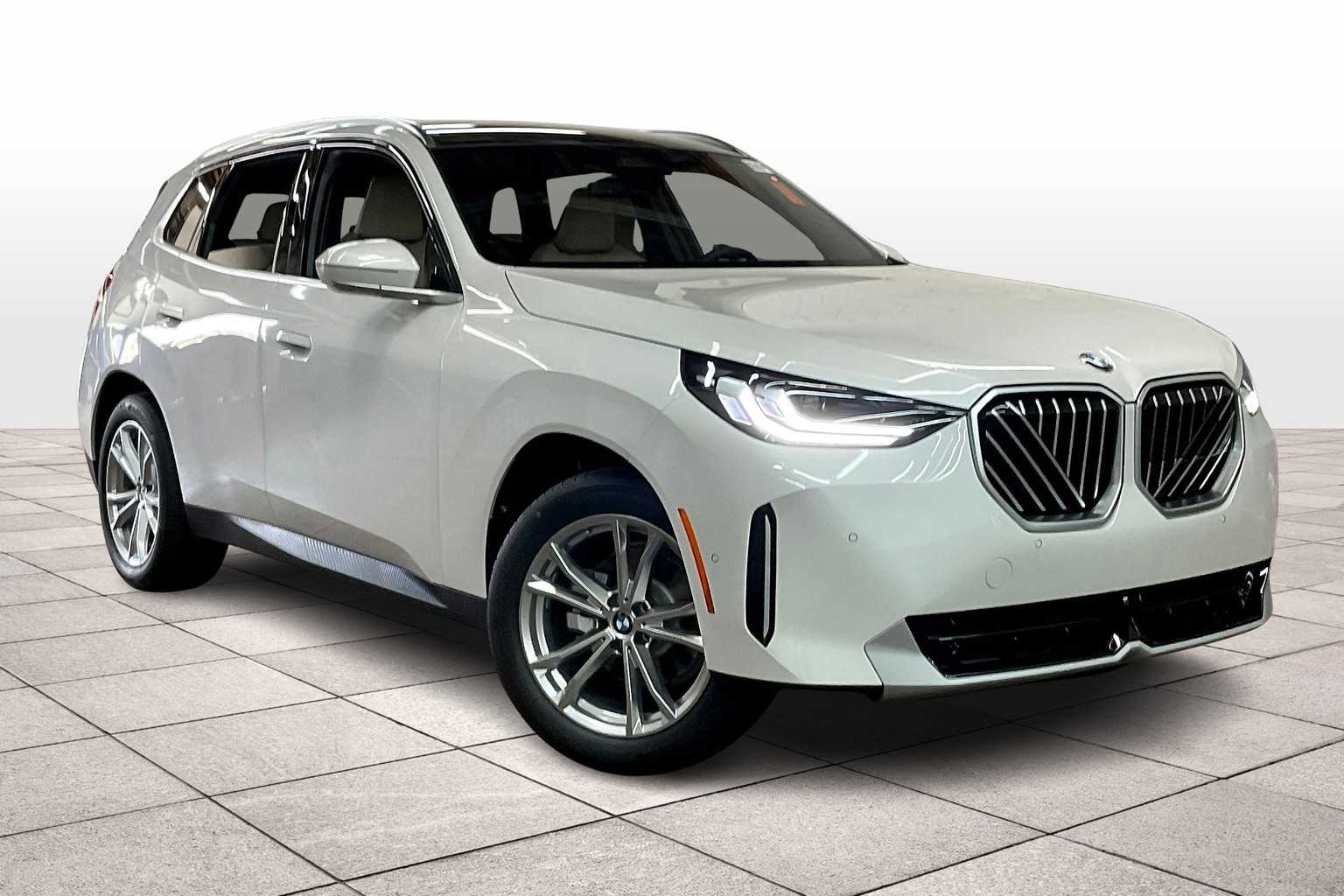 Vehicle image 3 of 32