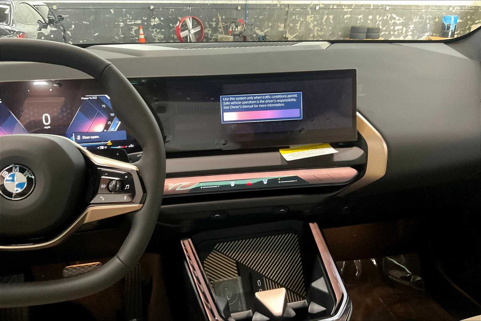Vehicle image 17 of 32