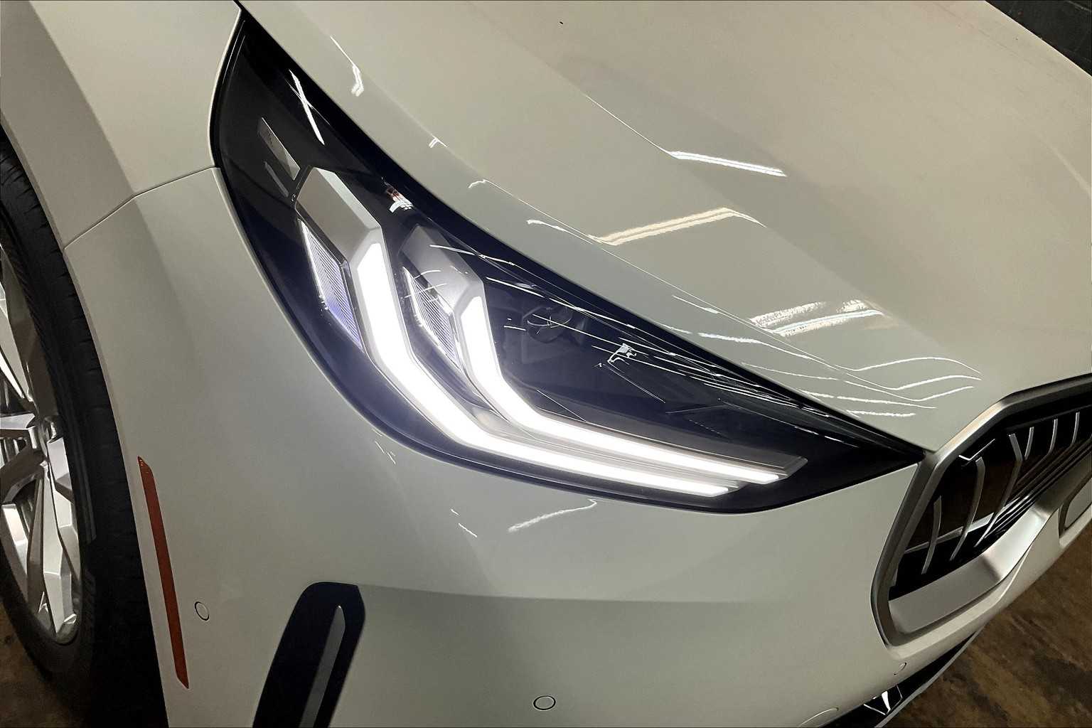 Vehicle image 26 of 32