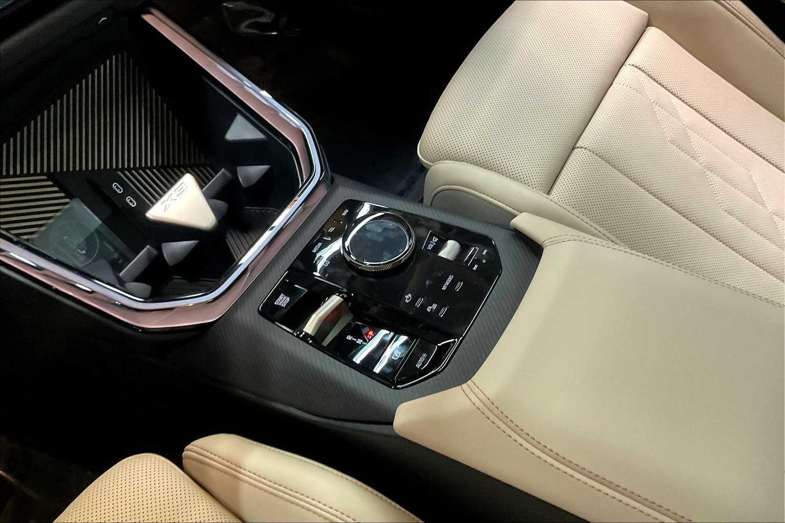 Vehicle image 20 of 32