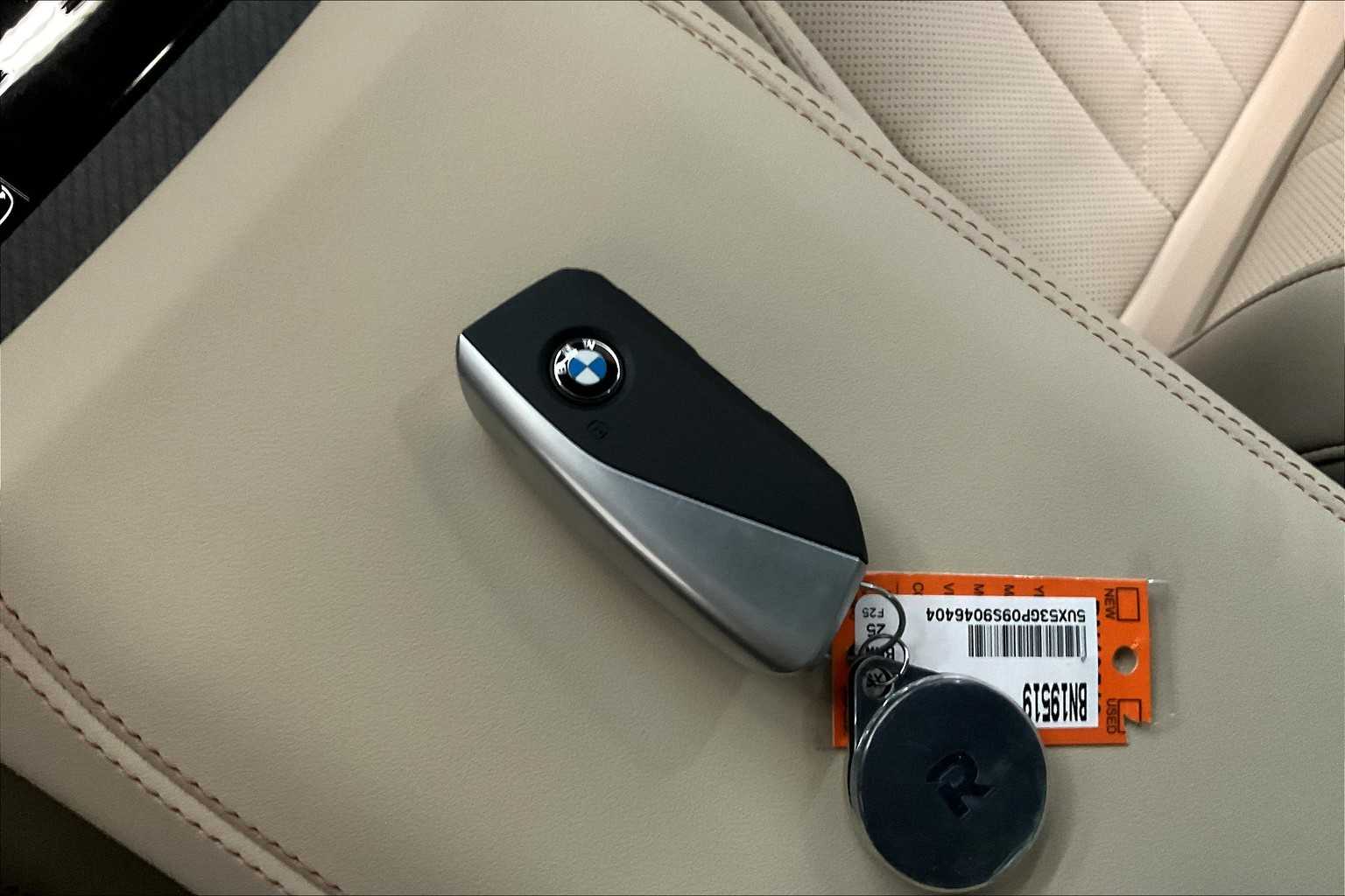 Vehicle image 21 of 32