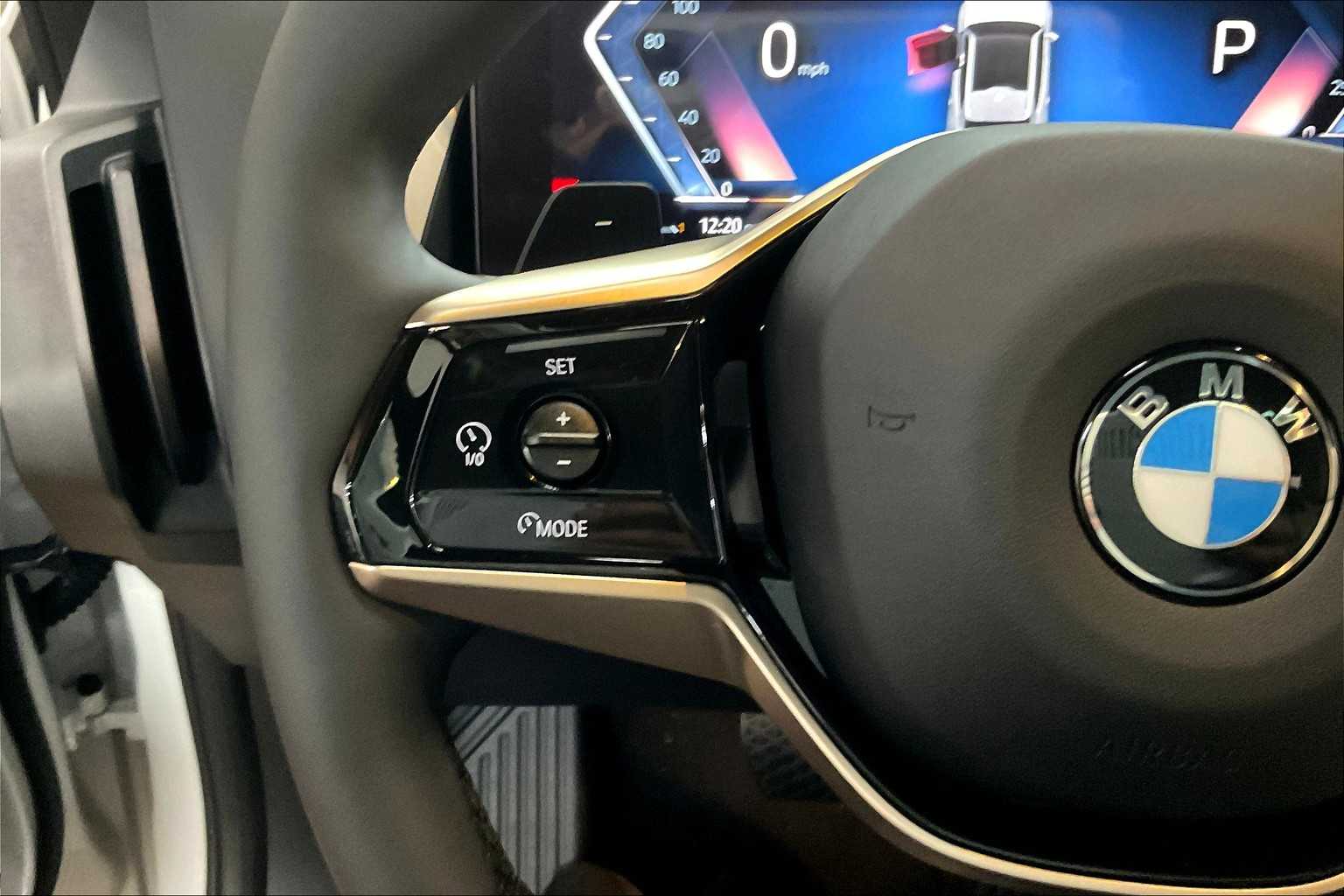 Vehicle image 28 of 32