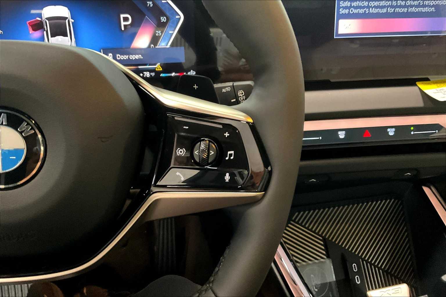 Vehicle image 31 of 32