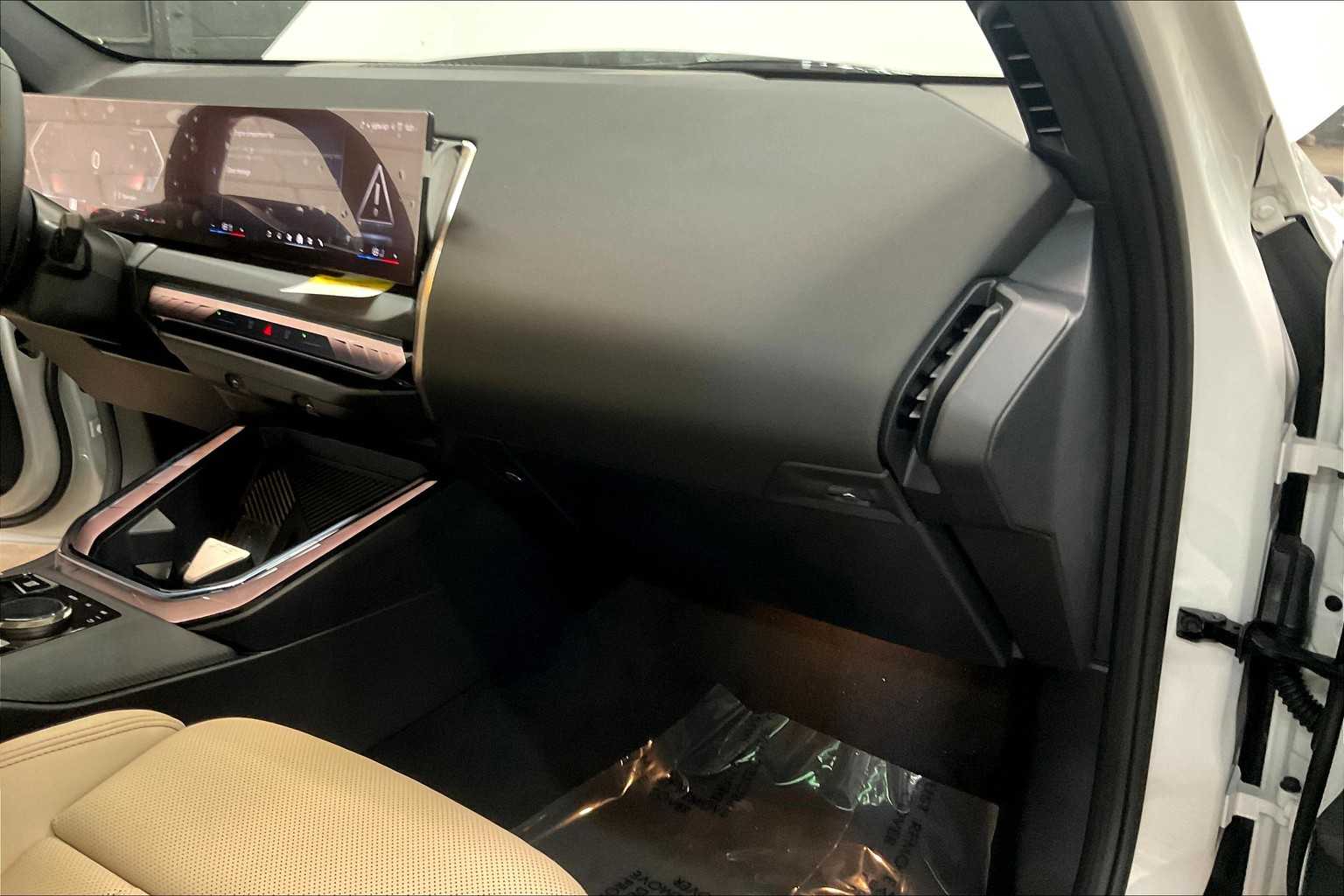 Vehicle image 13 of 32