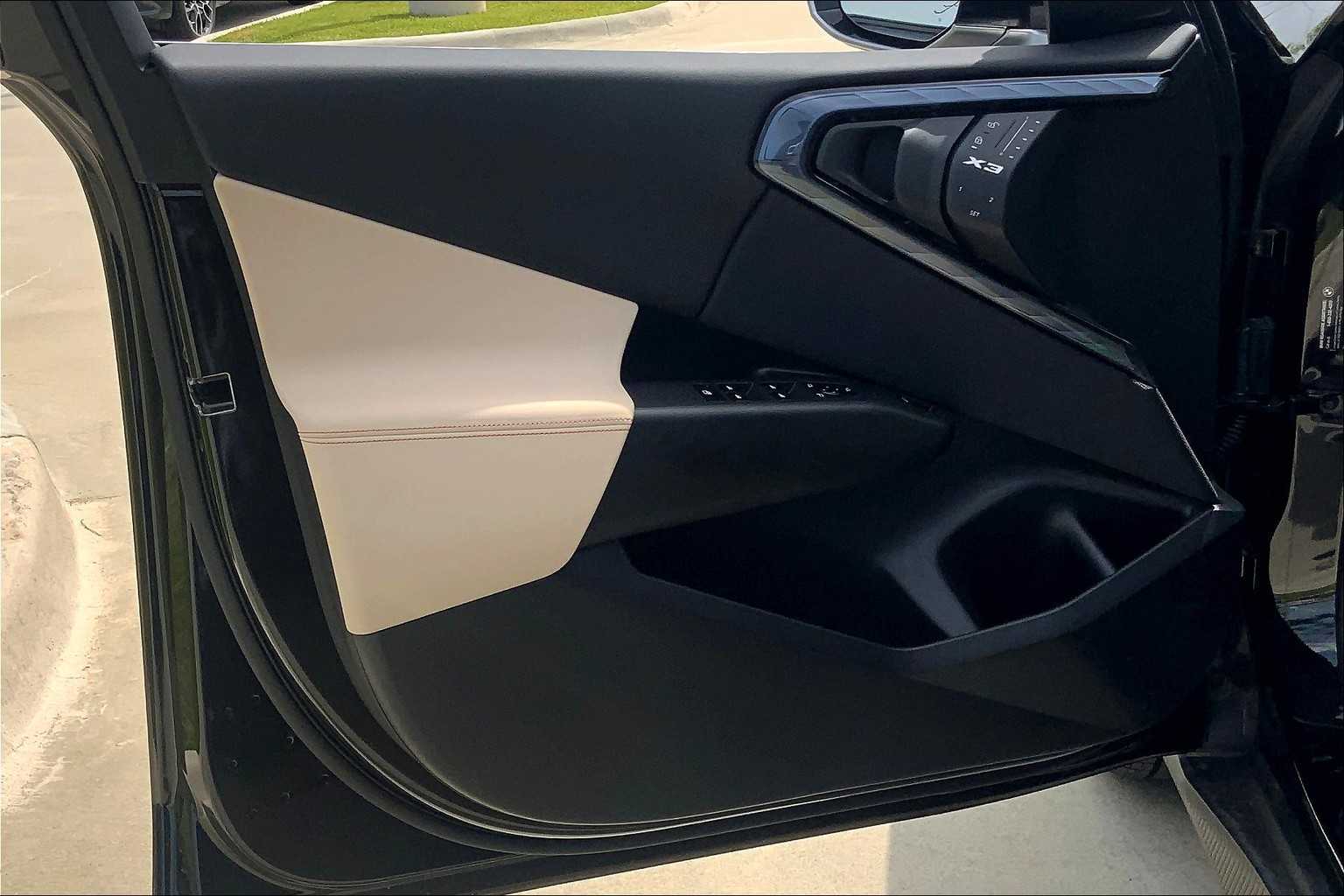 2025 BMW X3 30 xDrive Image 15 of 19