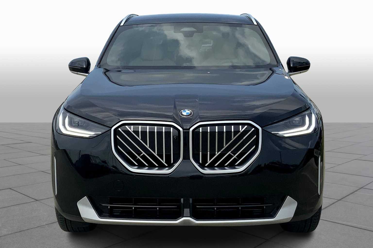 2025 BMW X3 30 xDrive Image 2 of 19