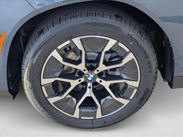 Vehicle image 9 of 17