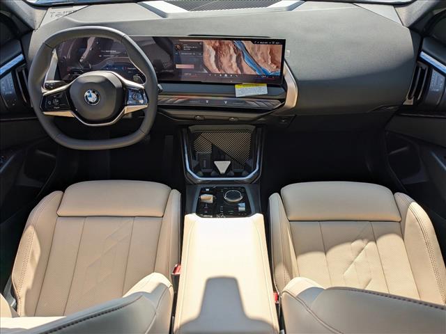 Vehicle image 11 of 17