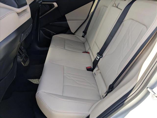 Vehicle image 10 of 18