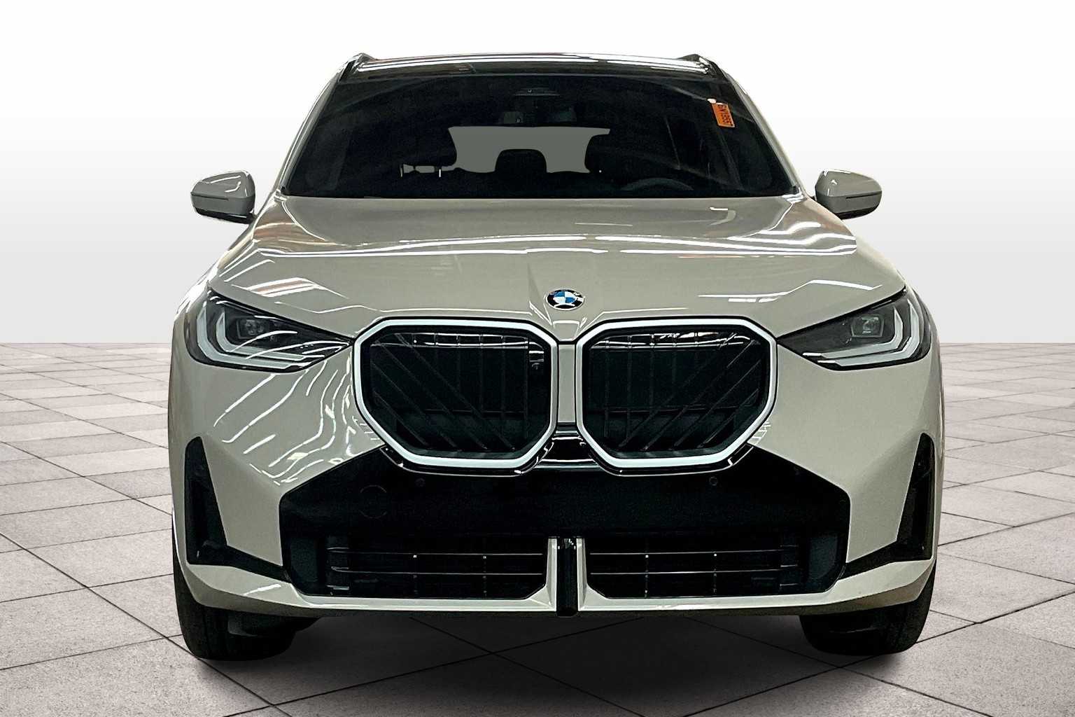 Vehicle image 2 of 32