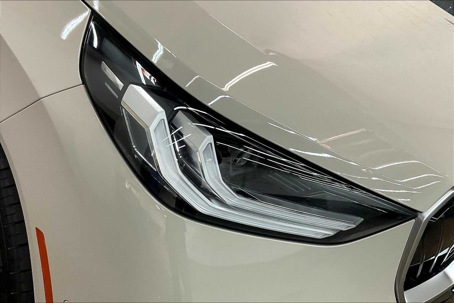 Vehicle image 24 of 32