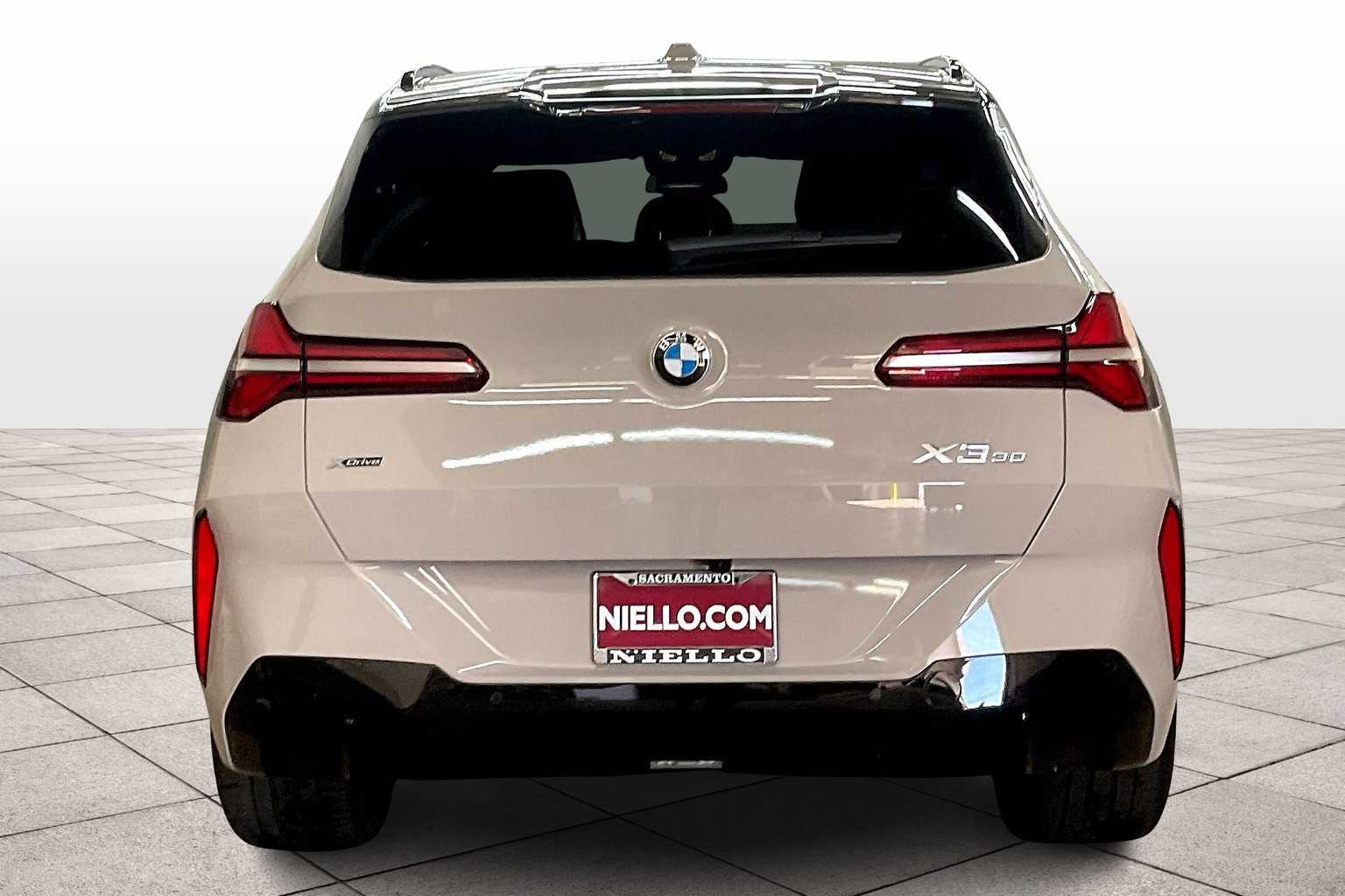 Vehicle image 5 of 32