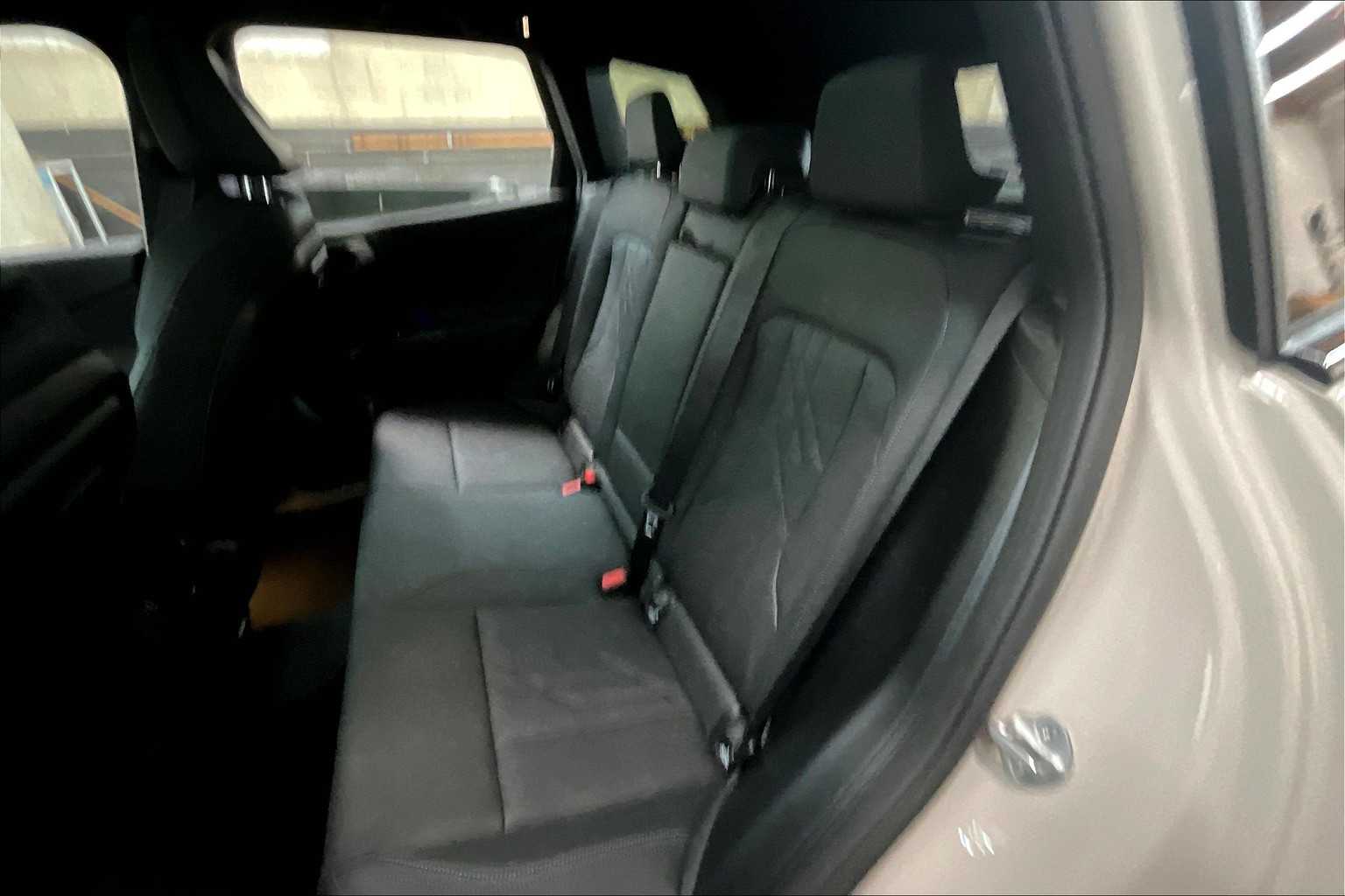 Vehicle image 11 of 32