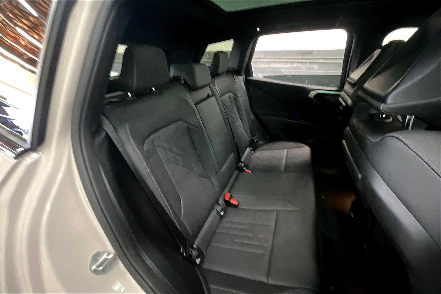 Vehicle image 12 of 32
