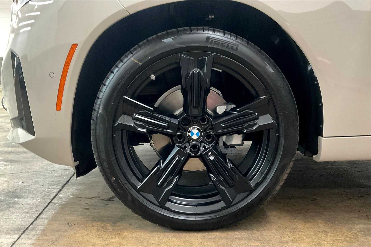 Vehicle image 8 of 32