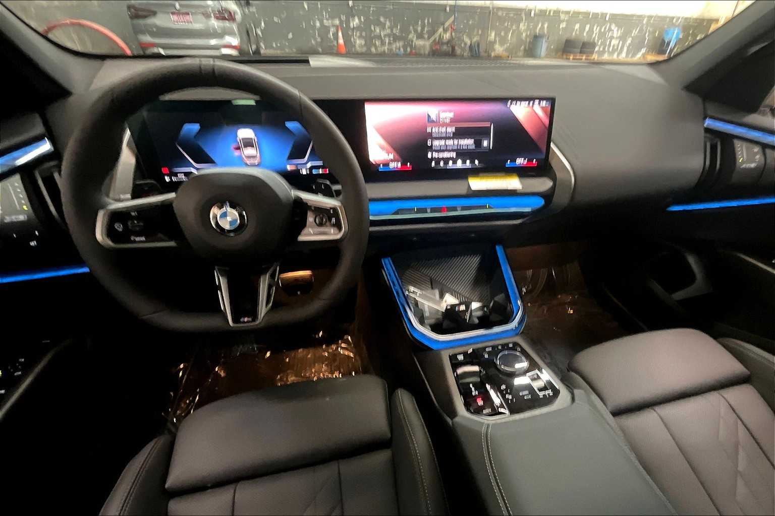 Vehicle image 15 of 32