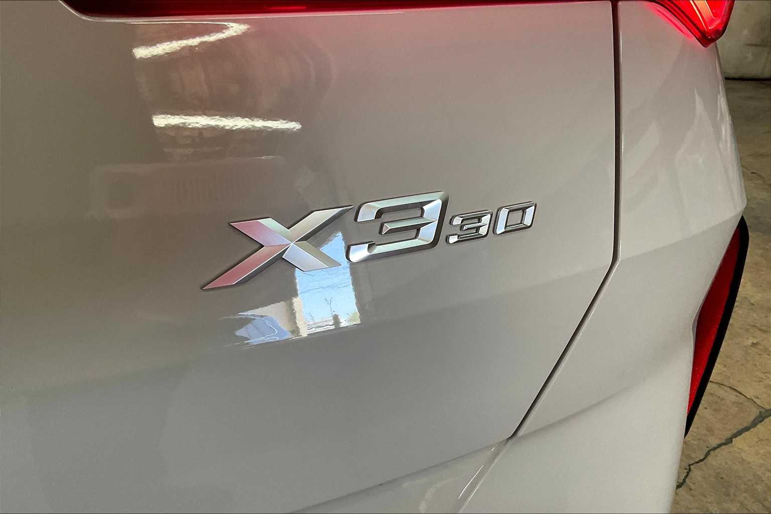 Vehicle image 26 of 32