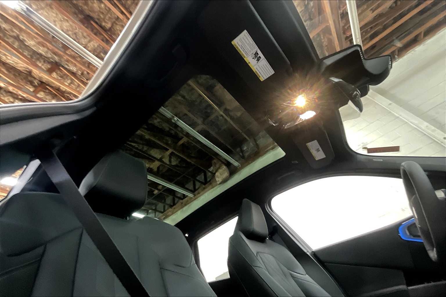 Vehicle image 13 of 32