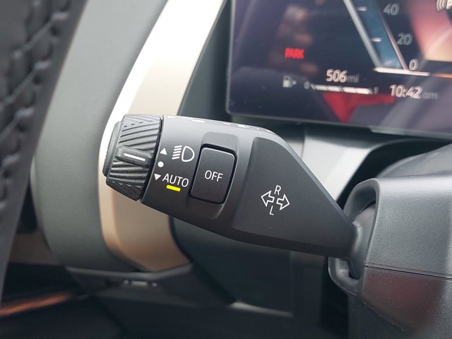 Vehicle image 27 of 38