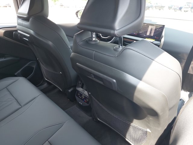 Vehicle image 11 of 38