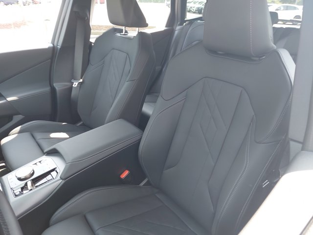 Vehicle image 16 of 38