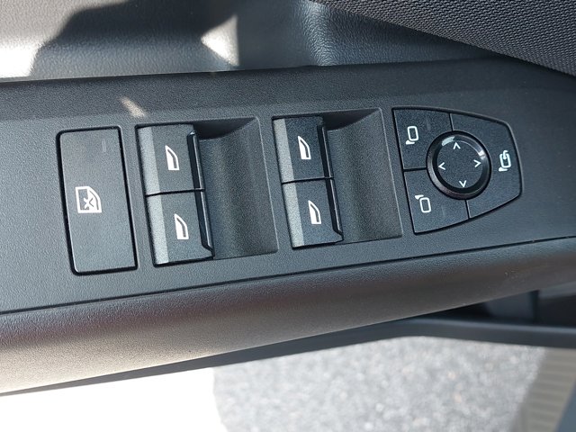 Vehicle image 29 of 38