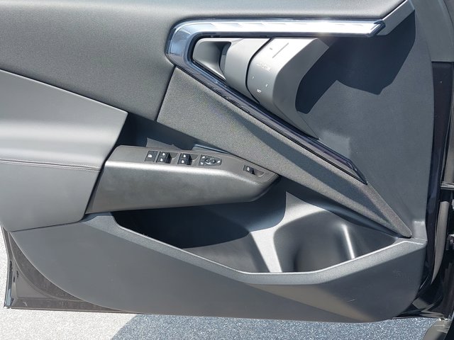 Vehicle image 28 of 38