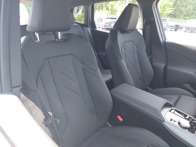Vehicle image 10 of 38