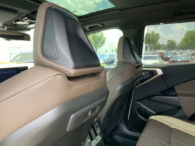 Vehicle image 16 of 37