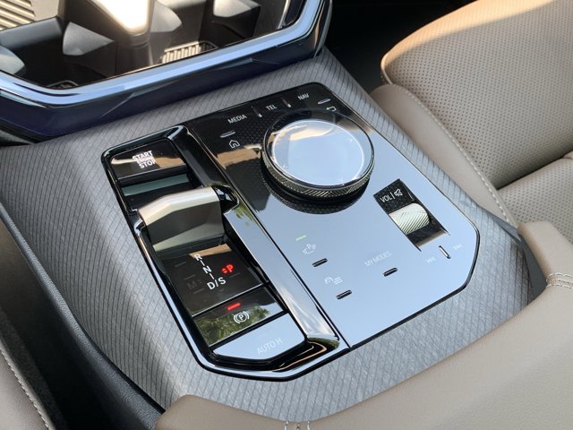 Vehicle image 33 of 37
