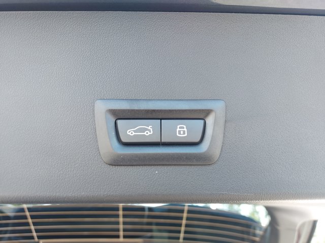 Vehicle image 32 of 39