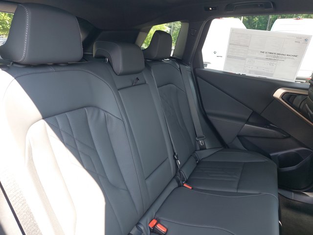 Vehicle image 17 of 39
