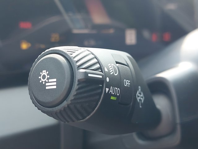 Vehicle image 31 of 39