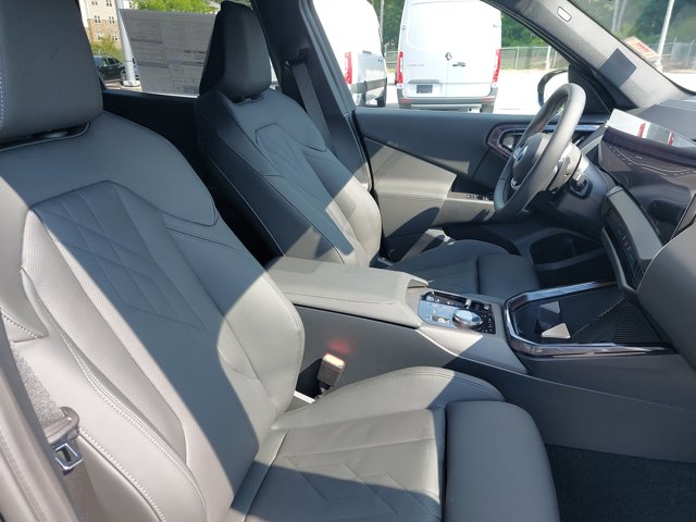 Vehicle image 16 of 39