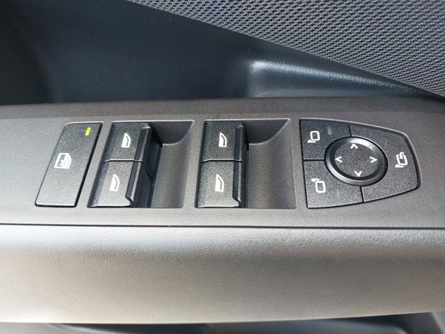 Vehicle image 30 of 39