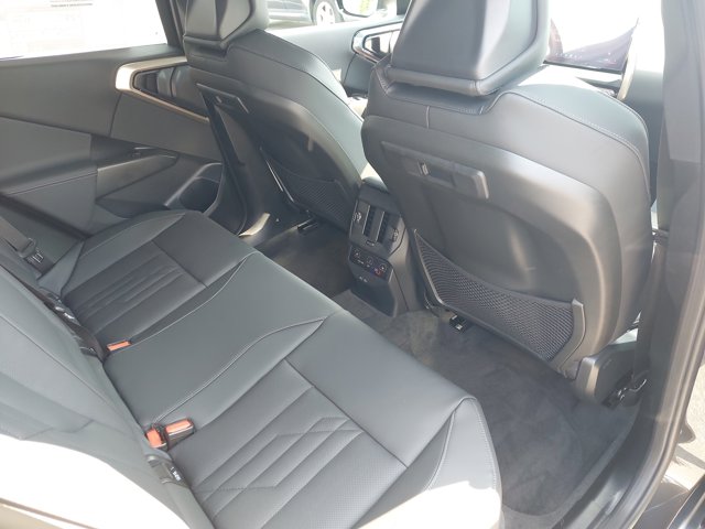 Vehicle image 19 of 39