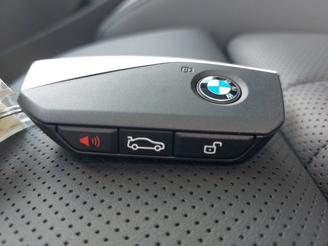 Vehicle image 27 of 39