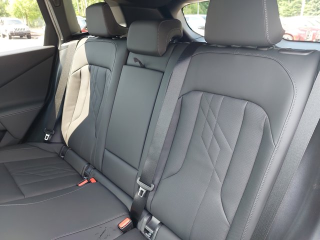 Vehicle image 15 of 39
