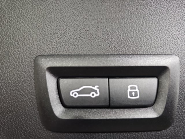 Vehicle image 29 of 38