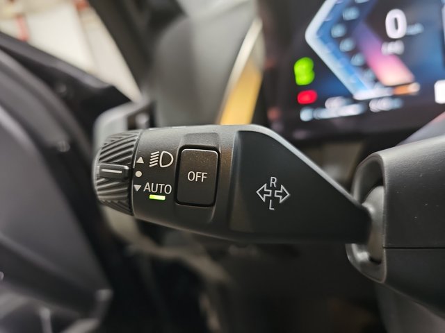 Vehicle image 27 of 38