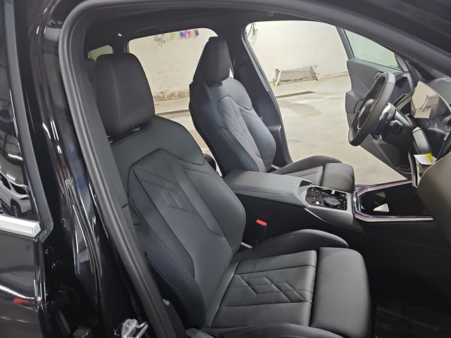 Vehicle image 17 of 38