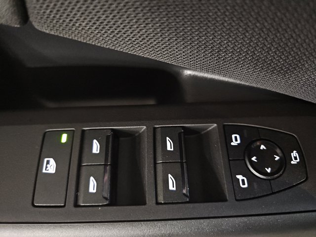 Vehicle image 28 of 38